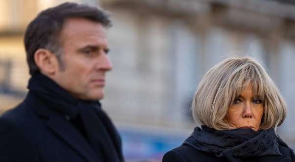 FilFrance's tweet image. Le couple #Macron serait en dépression. 
Ils ne comprennent pas pourquoi ils sont détestés par les #Français alors qu'ils ont tout fait pour ruiner le pays et se gaver en insultant les contribuables qui les nourrissent depuis 7 ans. 
Vous avez une réponse ?