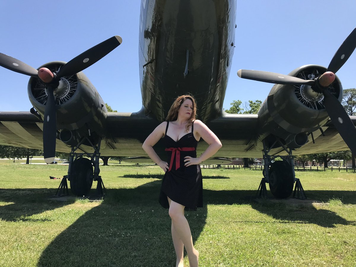Red_vixen_pinup's tweet photo. Who doesn’t love a good plane pic!!! Have a great Wednesday!!

#pinup #plane #zelena #planelovers #Bombers #pinuplovers #linkinbio https://t.co/TOTKcKkeyF