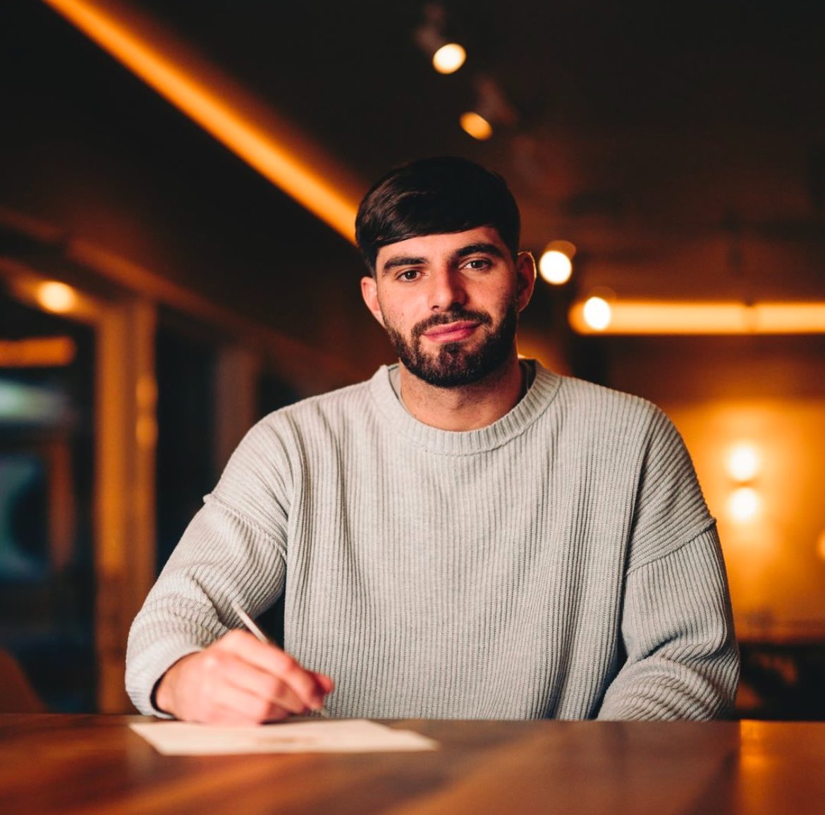 📝 A new chapter for #TomBloxham as he joins <a href="/BlackpoolFC/">Blackpool FC</a> on a 3.5 year contract from <a href="/shrewsburytown/">Shrewsbury Town FC</a>.

🍊 #UTMP #BlackpoolFC #SkyBetLeagueOne #DoneDeal 

<a href="/JonHassall75/">Jon Hassall</a> <a href="/gmellor94/">George Mellor</a>