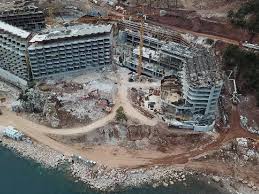 DURDURULAN İNŞAATI HEMEN YIKIN

Sinpaş mıdır nedir? 

Marmaris'teki doğa katillerinin yaptığı devasa canavar görünümlü blokların inşaatına yasak kararı almış mahkeme. 

Belediye'nin yapacağı tek bir şey var. Acilen dinamiti koyup (öyle kepçeyle filan altından kalkılacak bir iş