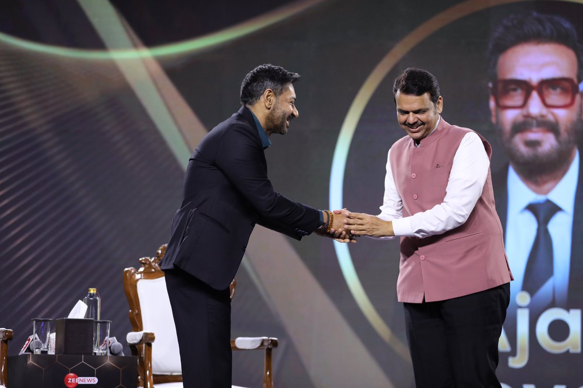 ajaydevgn's tweet photo. This feels like a warm nod to everything that’s got me here. Grateful to receive this honor from the right hands…makes it even more special. 

Thank you CM Shri @Dev_Fadnavis ji &amp; Zee Real Heroes Awards’24 for the recognition 🙌🤝 https://t.co/E8PKMAY1br