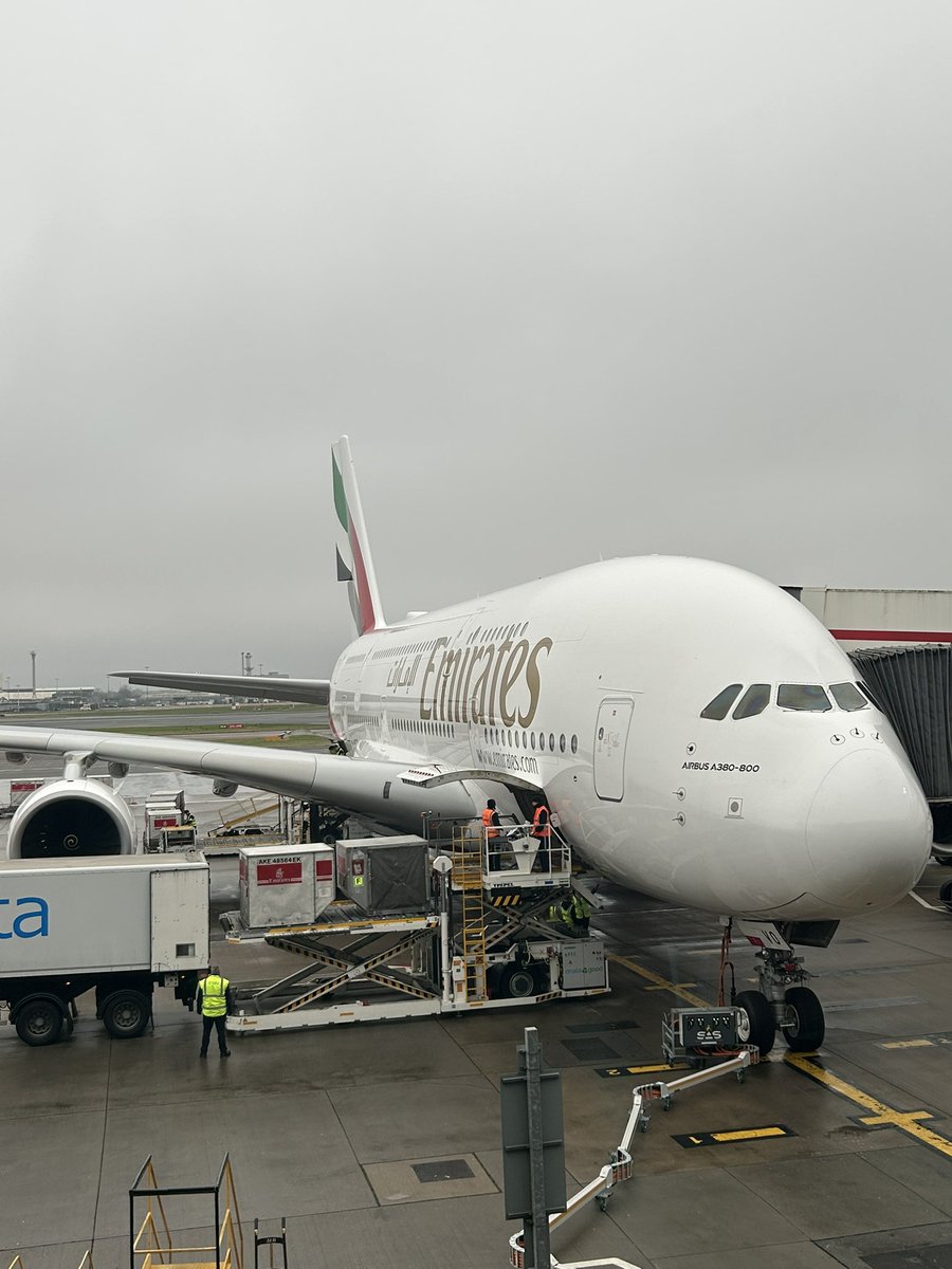 🇦🇪 #Dubai 2.0 here we go ✈️
<a href="/emirates/">Emirates</a>
