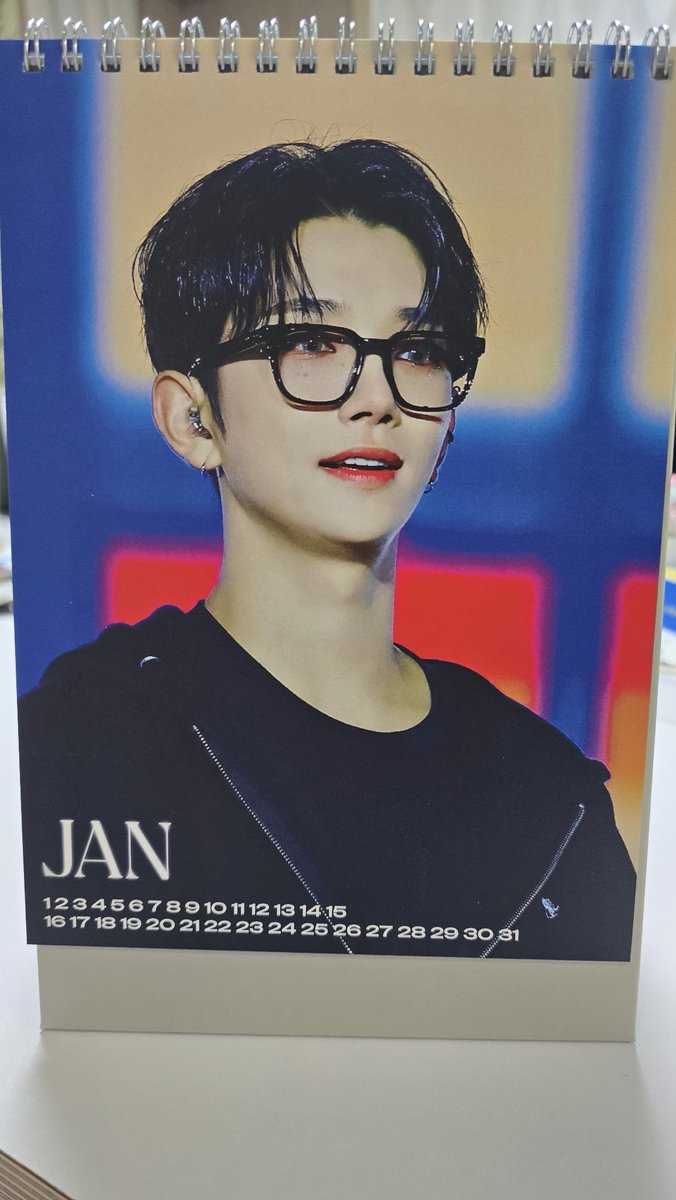MickeyHong84's tweet photo. @shumoood 잘받았습니다 ><
올한해 예쁜 지수 얼굴 보면서 잘 쓸게요 ~ 🩷🩵 https://t.co/NXaDt9rcXq