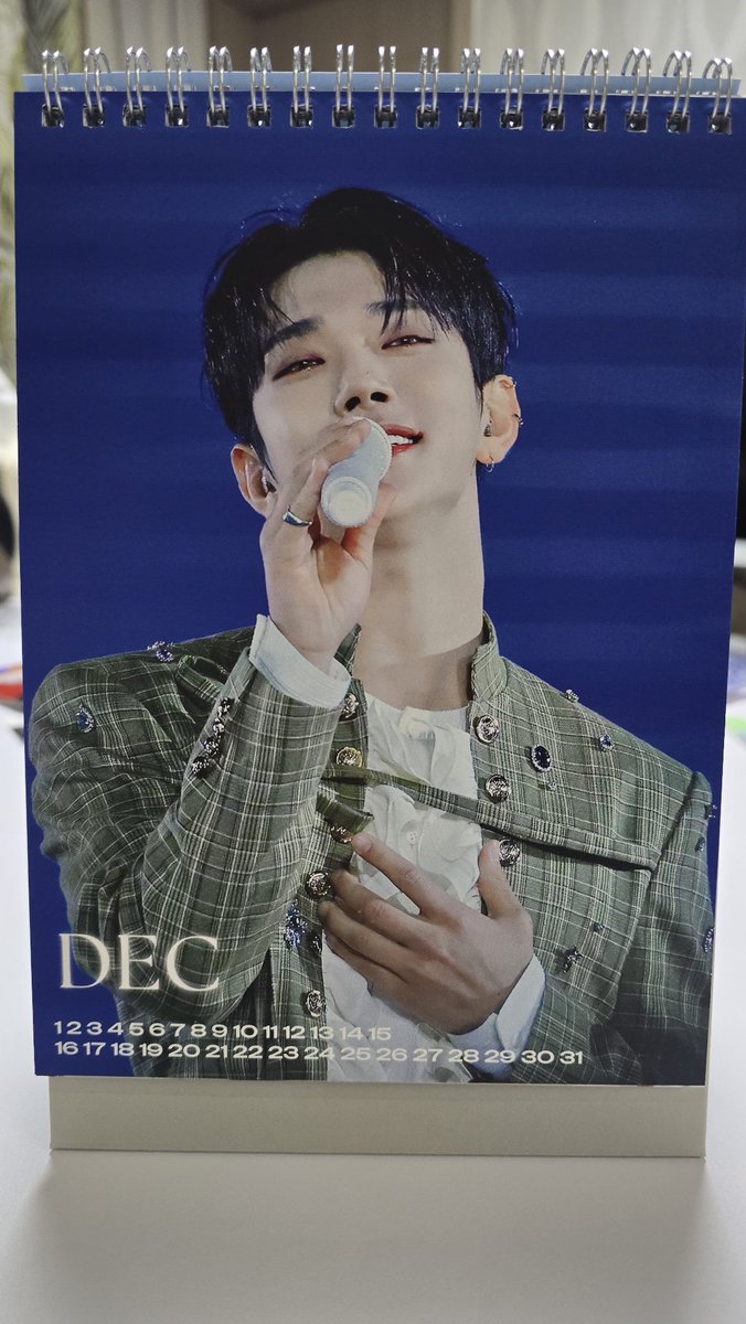 MickeyHong84's tweet photo. @shumoood 잘받았습니다 ><
올한해 예쁜 지수 얼굴 보면서 잘 쓸게요 ~ 🩷🩵 https://t.co/NXaDt9rcXq