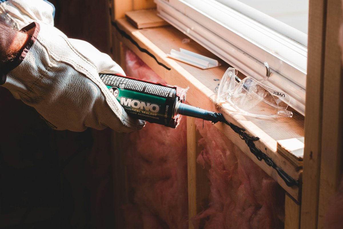 Bij zelfbouwprojecten is een goede organisatie van materialen belangrijk. Bouwmaterialen zoals tegels, hout en isolatie zijn vaak zwaar of kwetsbaar. Transport en efficiënte opslag wordt dan lastig. De blokpallet biedt hierin een oplossing. Lees meer op: zelfbouwinnederland.nl/informatie/alg…