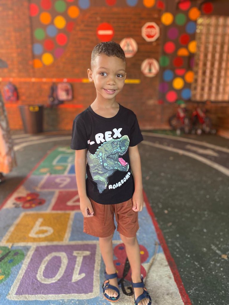 audas_vanschoor's tweet photo. Let this school year be a great one, We pray for protection and excellence in everything they take on. Bless the teachers and administrators and classmates God. 🧎🏾🙇🏽
Mila Ava = GRADE 2🩷
Kai Boy = GR.RR🤭
#WatchingMilaGrow #TheDiariesofKai #Schoolyear #WeThankGod #Day1 https://t.co/dBNsLyToSo