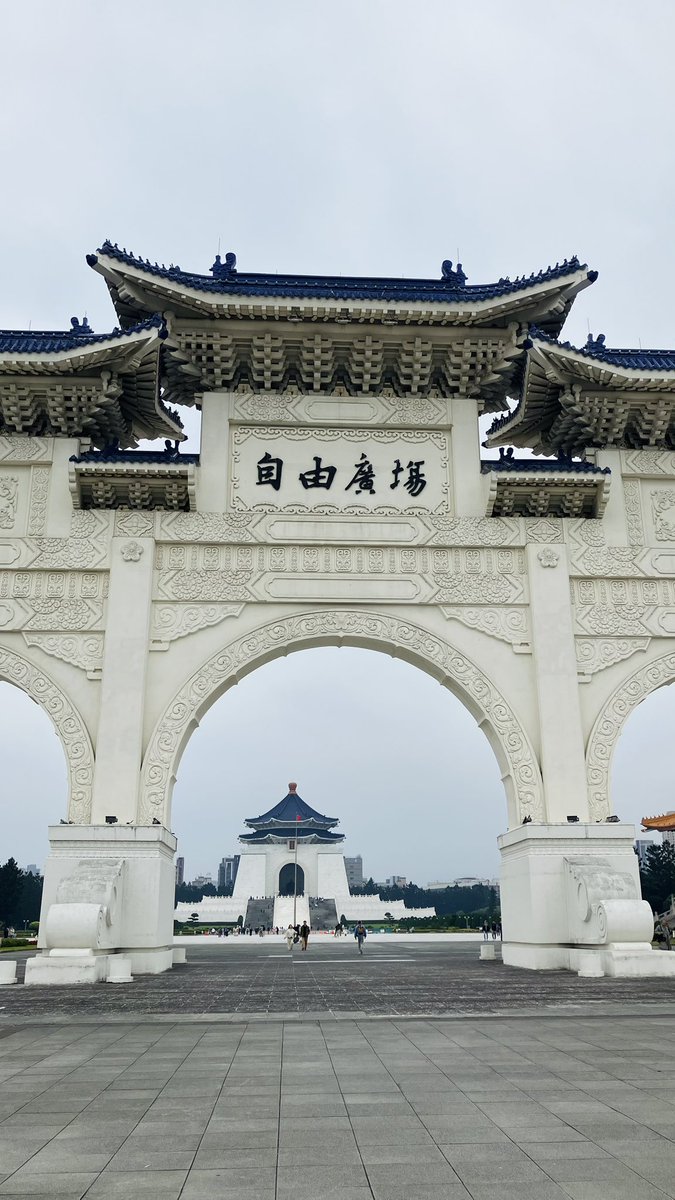 tukiazami's tweet photo. 先日、友人と2人きりで2泊3日の台湾旅行に行ってきました🇹🇼旅行に大人がいないっていうことがとても新鮮でした。
普通に観光をしたり、本命であるダンダダンのコラボカフェに行ってきたりしましたっ！！また台湾に行きたいな〜〜
 #台湾 https://t.co/lEIOZNhEag