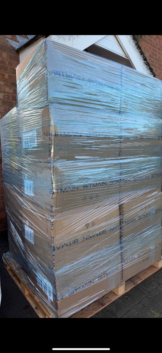 Adam_HashAI's tweet image. We love taking a delivery here at #HashAI

Just the first of many more to come this week and next.

Question is what’s inside? 👀 

Join spaces later today to find out more where @Irun_Rigs and Myself will be giving everyone the down low

Stay tuned……

#NoCap 😜