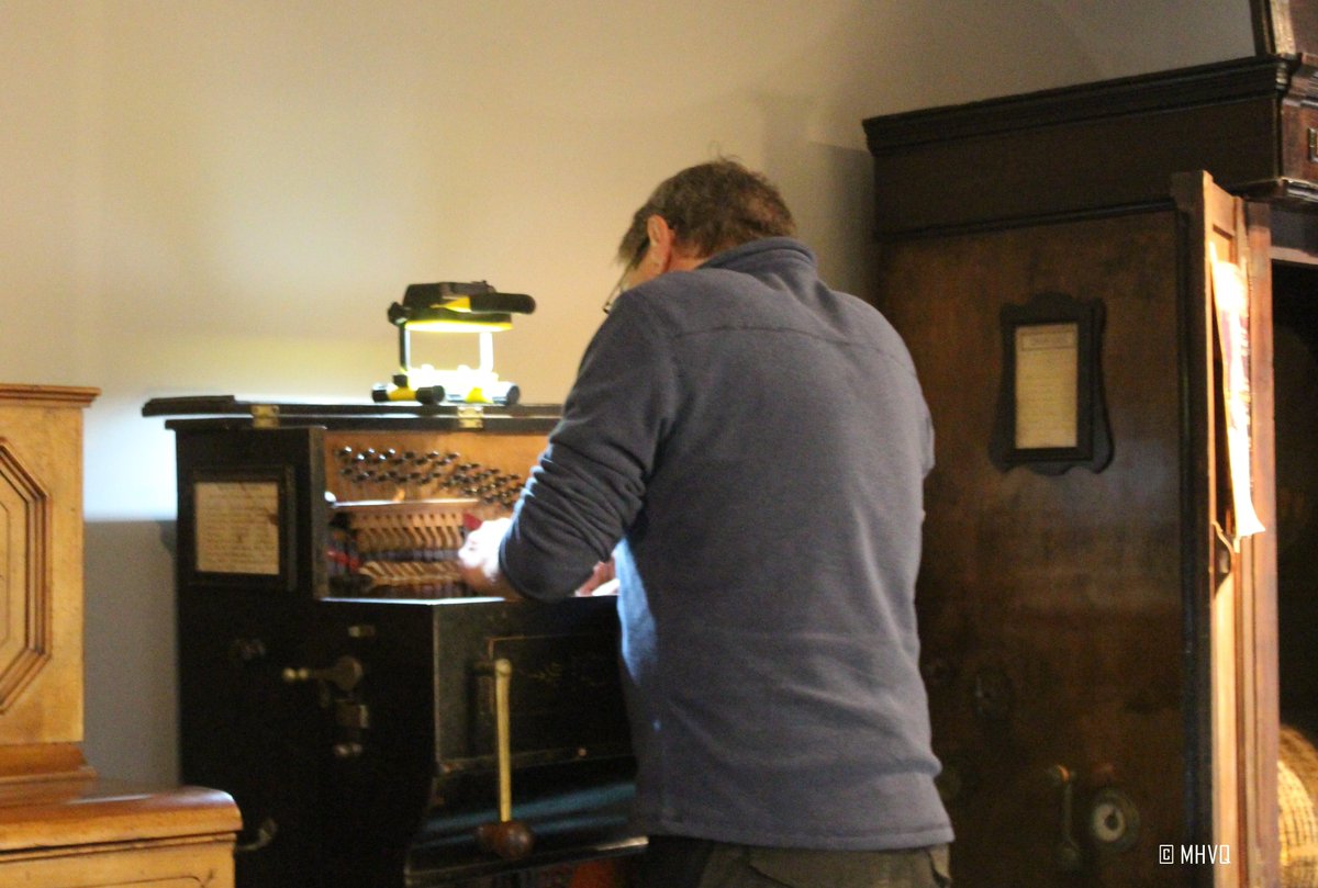 MHVQ76's tweet image. Comme chaque année, pendant la #PériodeDeFermeture du #musée, les #instruments de musique mécanique sont révisés et les #pianos accordés.🎹🎼😀