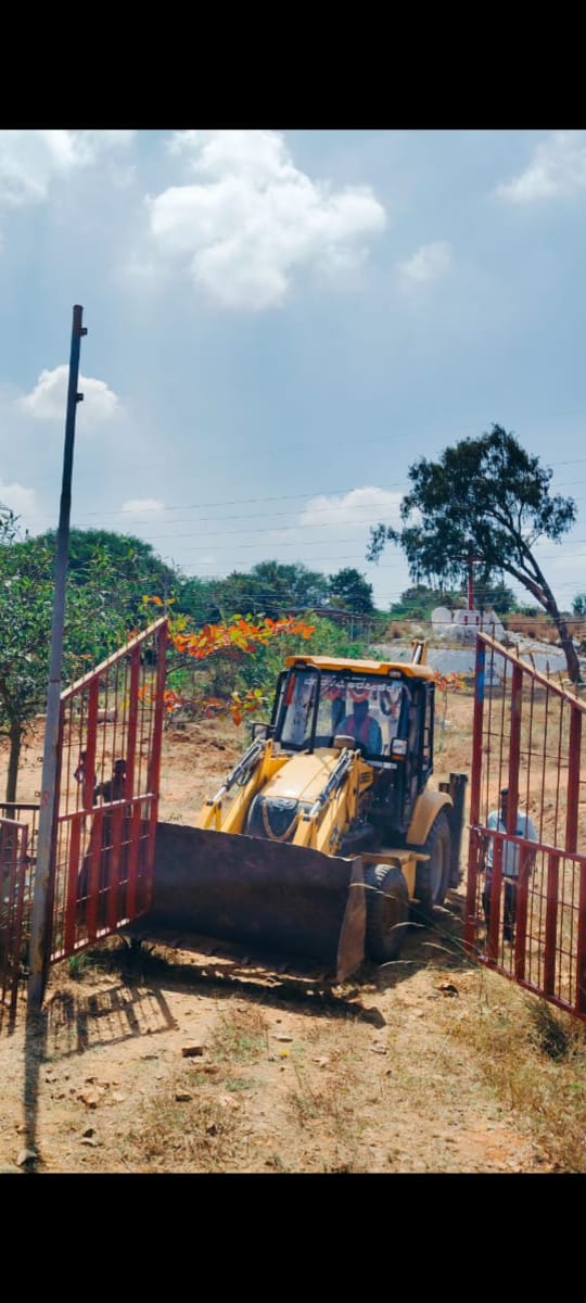 In Arsikere Taluk of Hassan dist. the church had encroached upon 1 acre of govt land &amp; named the place as Holy Cross Hill.
Innocent people were being converted under the guise of prayer

Today, the Karnataka High Court has ordered the removal of the church.

Thanks to Adv. Adiga.