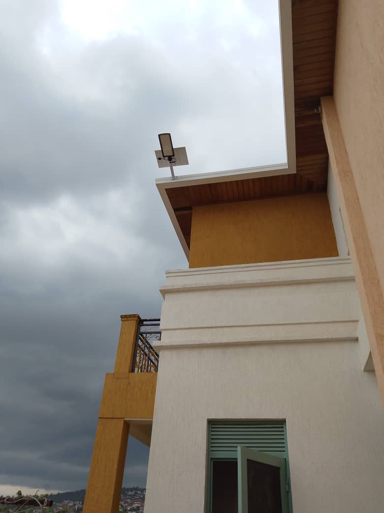 munyaxeco_rw's tweet image. Brighten your nights sustainably with Munyax Eco's solar street lights. Powered by the sun, they ensure safety, reliability, and zero electricity costs. Let's light up Rwanda the green way!

#SolarLighting #SustainableDevelopment #GreenEnergy #RenewableSolutions #MunyaxEco