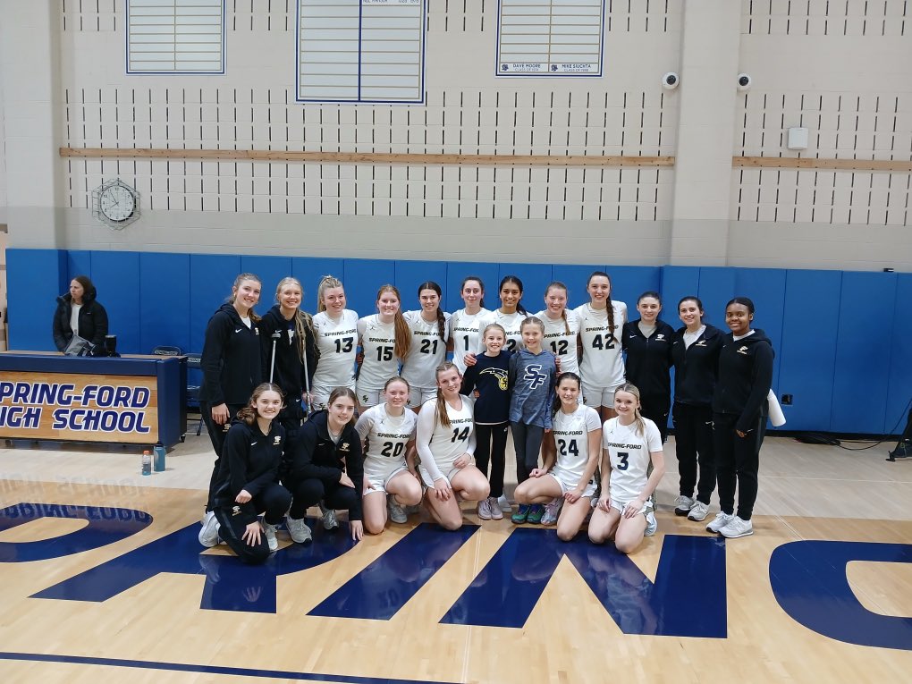 GbbFord's tweet photo. Last nightโs Court Crew was Paige Brady & Stella Holmes. Thank you for contributing to our Big Win tonight. Court Crew and Mops sponsored by Valco Sanitary Supply. #valco #weare1 #courtcrew https://t.co/lShLCbpUcC
