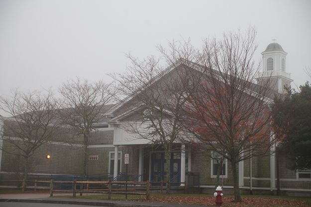 CapeCodcom's tweet image. Parents of #Monomoy Regional School District students are raising concerns about #mold at the middle school capecod.com/newscenter/loc…