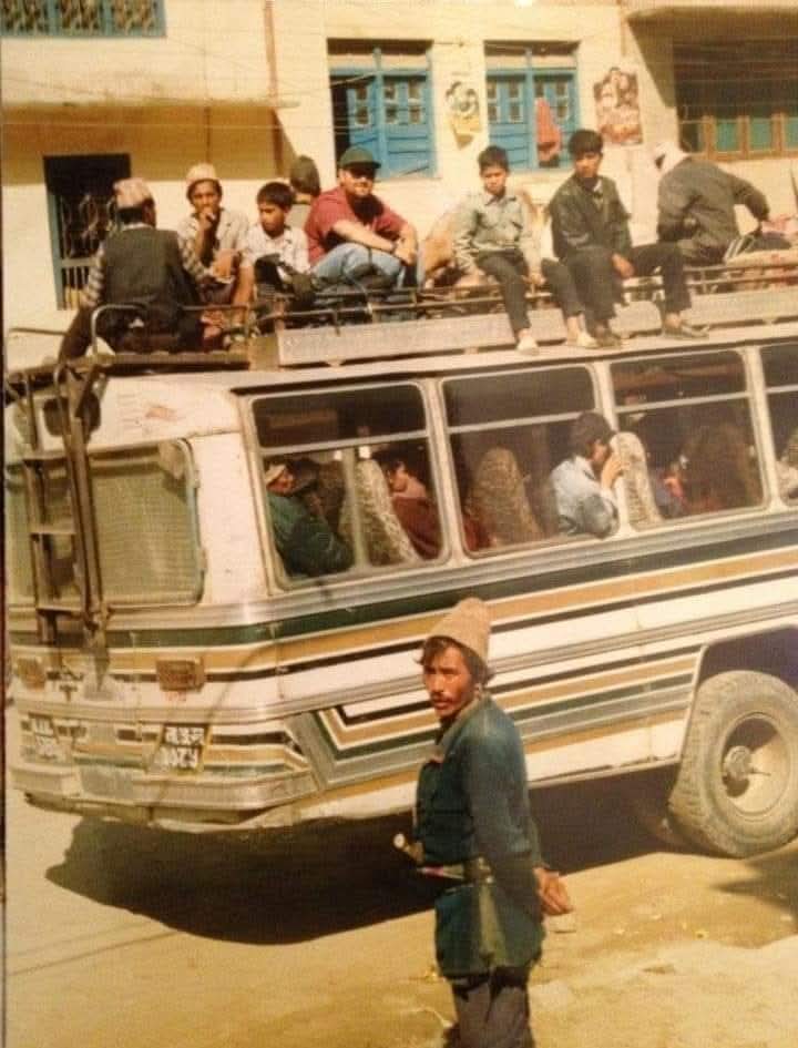 जीवनको यात्रा कती छ शेरेलाई सोध
पैसा कती छ केपी काे गोजिलाई सोध
शत्रु कती छन रबी लामीछानेलाई  सोध
मित्र कती छन बालेनकाे सफलताई सोध
परिश्रम कती छ हर्क साम्पाङ् लाई सोध
चिन्ता कती छ गगनेकाे मस्तिष्कलाई सोध
दु:ख पिडा कति छ प्रचण्डेकाे मनलाई सोध
आँसु कती बग्यो नेपाल आमालाई सोध