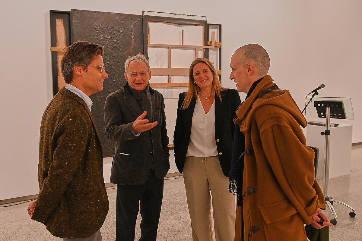 Inauguramos la exposición ‘Un Índice’ de Juan Suárez en la Sala Atín Aya. 

Esta exposición hace un recorrido por las más de seis décadas de carrera del pintor, que incluye piezas inéditas que exploran las constantes evoluciones en su proceso creativo.