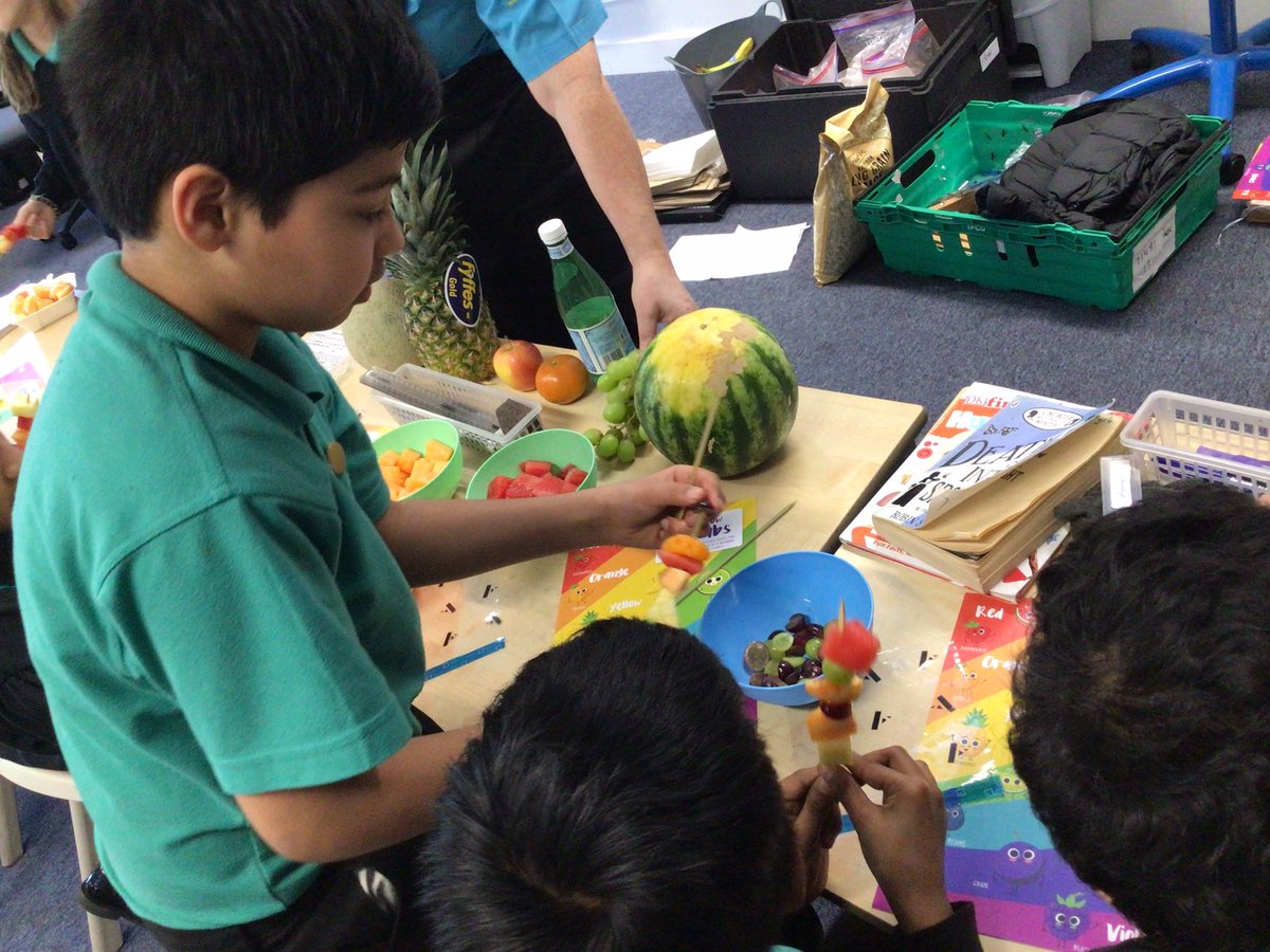 Year 4 are also having a workshop based on fruit today. They got to make fruit kebabs to take home! <a href="/ChefBlakemore/">Josh Blakemore</a>
