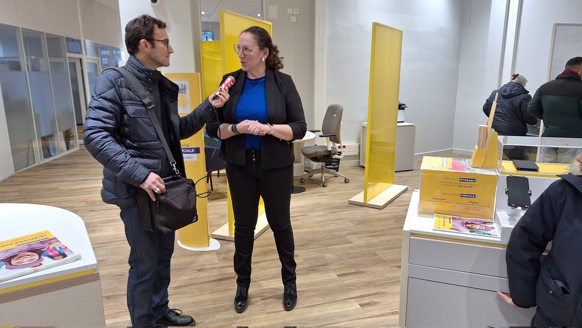 La Poste Groupe HDF (@lpnews_hdf) on Twitter photo #solidarite Les Valenciennois se mobilisent pour le challenge <a href="/RTLFrance/">RTL France</a> <a href="/piecesjaunes/">Pièces Jaunes</a> ! L'équipe de #LaPoste de <a href="/Valenciennes_/">Ville Valenciennes</a> accueille chaque jour des jeunes qui viennent déposer leur tirelire <a href="/GroupeLaPoste/">La Poste Groupe</a> #solidarite Les Valenciennois se mobilisent pour le challenge <a href="/RTLFrance/">RTL France</a> <a href="/piecesjaunes/">Pièces Jaunes</a> ! L'équipe de #LaPoste de <a href="/Valenciennes_/">Ville Valenciennes</a> accueille chaque jour des jeunes qui viennent déposer leur tirelire <a href="/GroupeLaPoste/">La Poste Groupe</a>