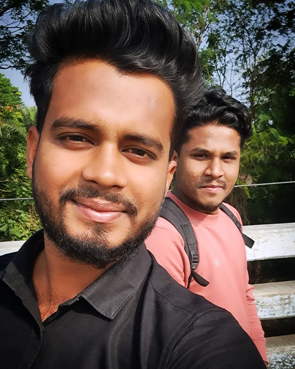 BoyPefeetboy's tweet photo. Yaaro ki ÿaari.#selfie #withfriend #yaari #Share #tweet #support https://t.co/nvY3gblhIv