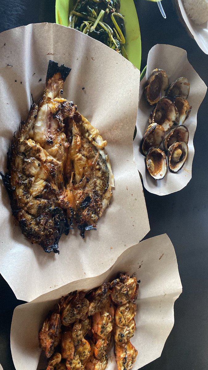 Thenameoflin's tweet photo. 📍Warung Buk Wiwin

Nah waktu itu aku jasa bakarnya disini ya, perkilo kalo gasalah 20rb an, BUMBUNYA ENAK BGT PLS😭🫵🏻 dari pasar tadi cuma jalan sekitar 100m aja udh sampe deh. pokoknya wajib bakar disini sihh bumbunya bikin ngangenin 🥹🤍 https://t.co/OLVQ4mfgIi
