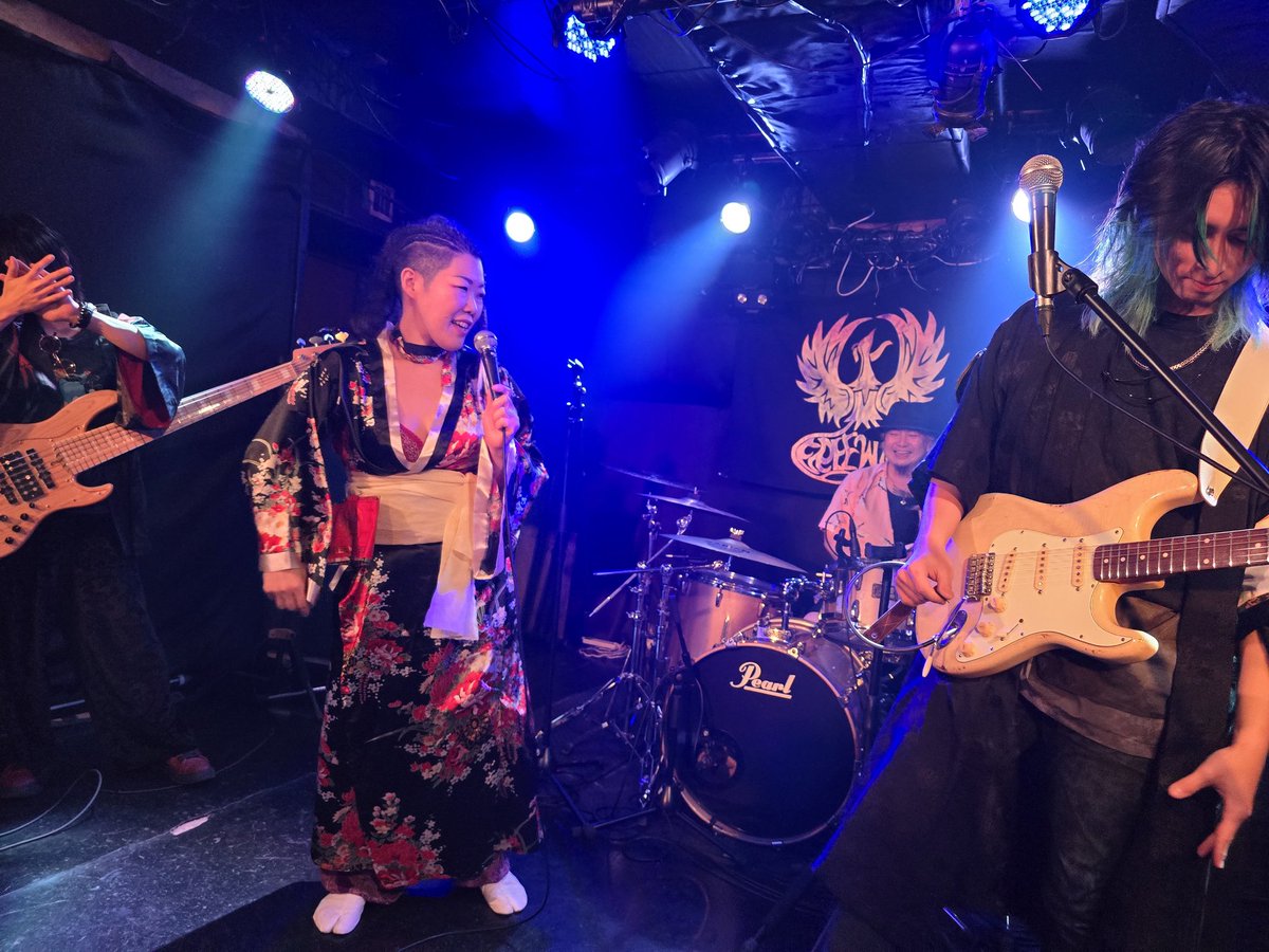 ino1980's tweet image. 本日！！まめさんちOPENING記念ライブ！！！
FREEWINGS！！！
かなり出来上がった最高のフロアにまめさん&amp;amp;FREEWINGSが最高にヤヴァいヤツでございました！！！