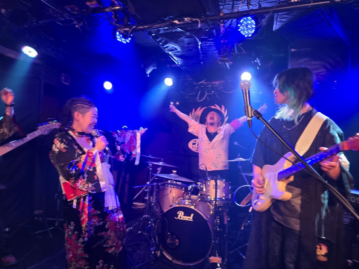 ino1980's tweet image. 本日！！まめさんちOPENING記念ライブ！！！
FREEWINGS！！！
かなり出来上がった最高のフロアにまめさん&amp;amp;FREEWINGSが最高にヤヴァいヤツでございました！！！