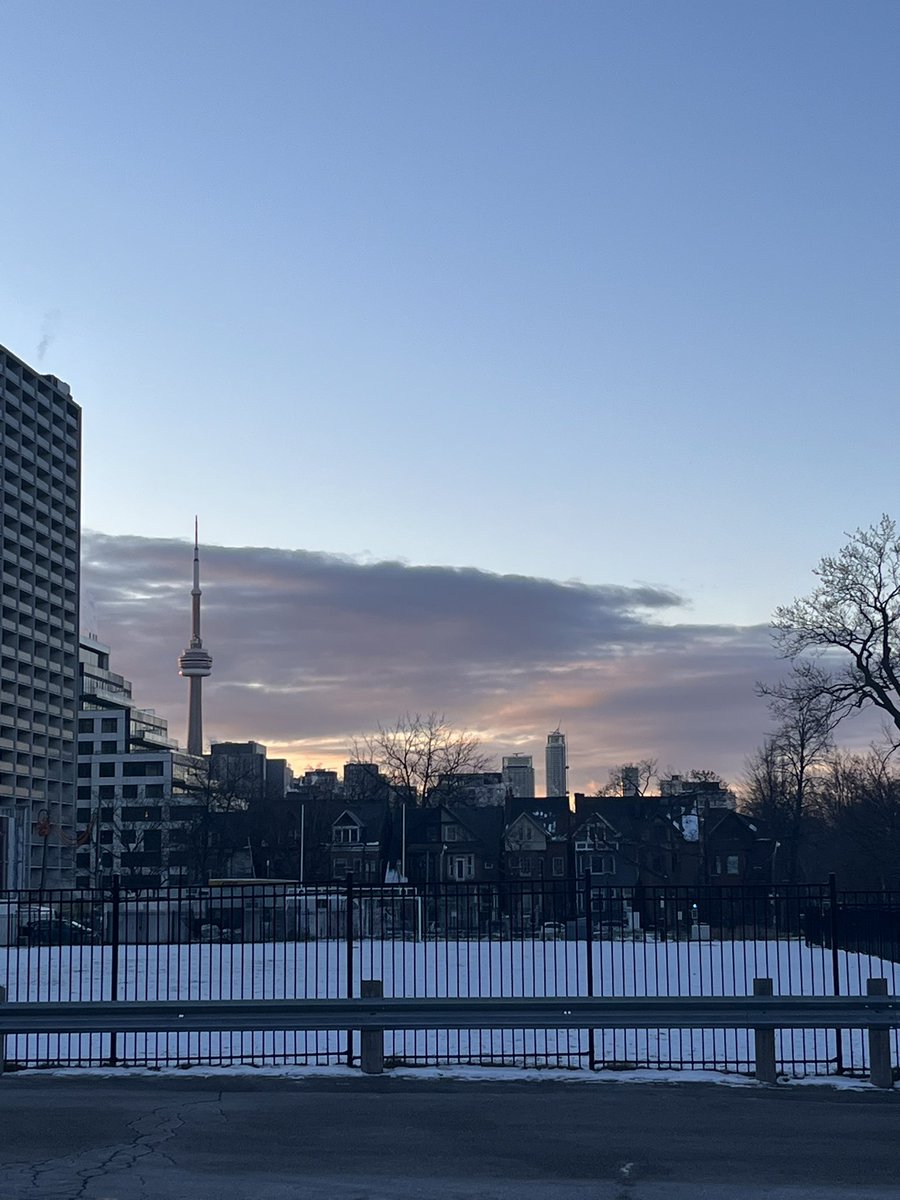 a31zh's tweet photo. On a mission to catch at least 20 of the next sunrises in Toronto 

Here’s 1/30 https://t.co/iRywXfwFsY