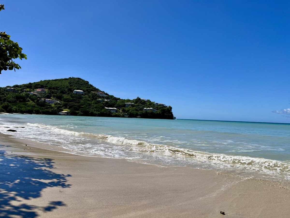 chefbossuet's tweet photo. Esta es #bbcbeach o #mornerougebay ubicada en la parroquia de #stgeorge #grenada 🇬🇩 es una de las #playas favoritas de los locales! #chefbossuet #travelphotography #travel @puregrenada https://t.co/0eUga7dIIR