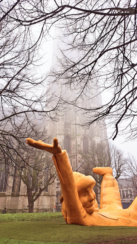 ilseja1's tweet photo. ZoΒ΄n dag dat de Maneblussers de illusie koesteren dat hun toren wel voltooid is π #Mechelen #Romboutstoren #2800love #mist https://t.co/CrzFtdvAyT