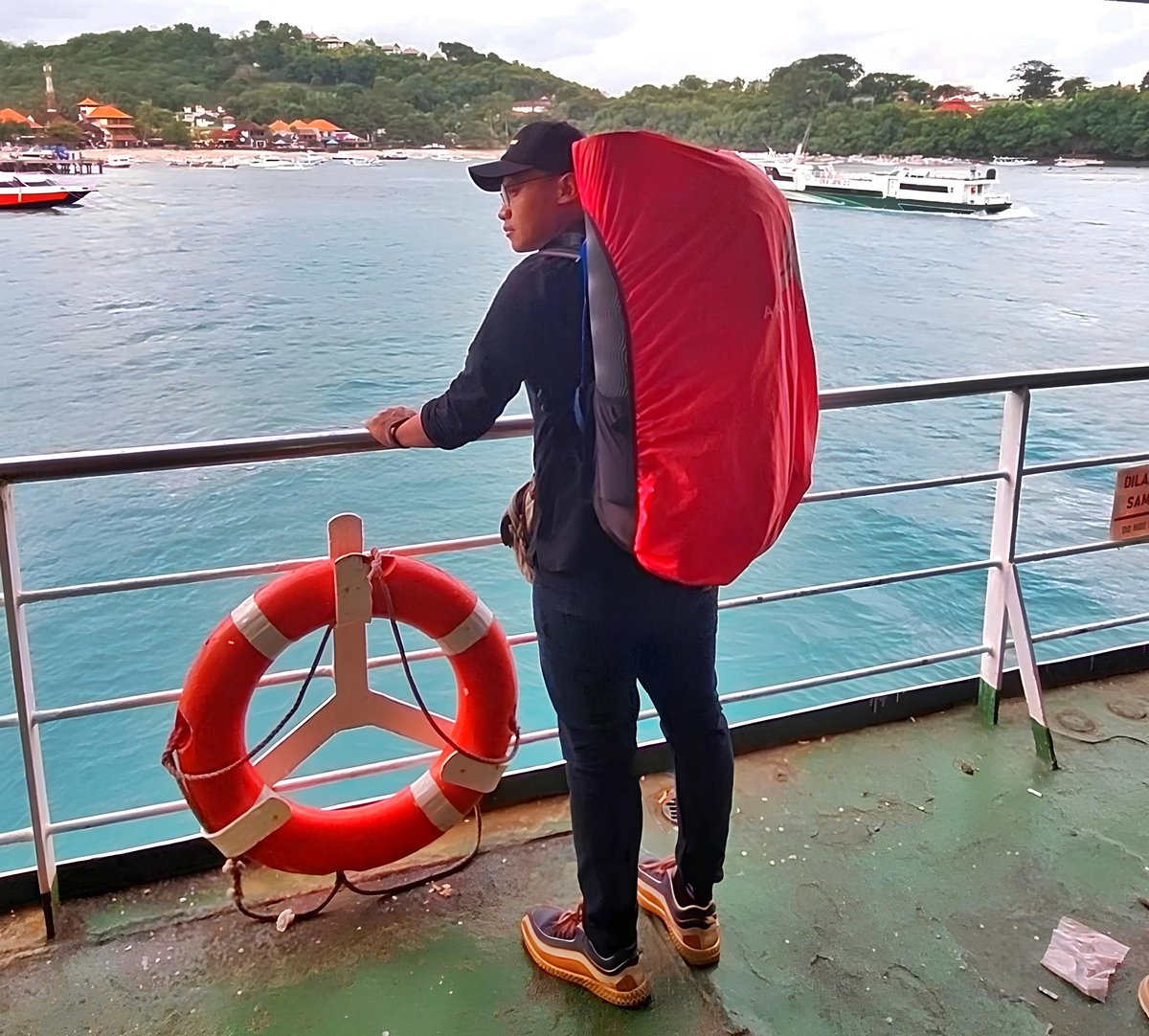 Syarif_Calip's tweet photo. "Manusia tidak akan menemukan lautan baru jika tidak berani kehilangan indahnya pemandangan di tepi pantai"
.
.
#balinese #bali #syarifcalip #beach #sea #gili #aesthetic #aesthetics #baliindonesia #indonesia #balilife #denpasar #island #beautiful #nusapenida #sunrise  #balinesia https://t.co/K6NBFSgFig