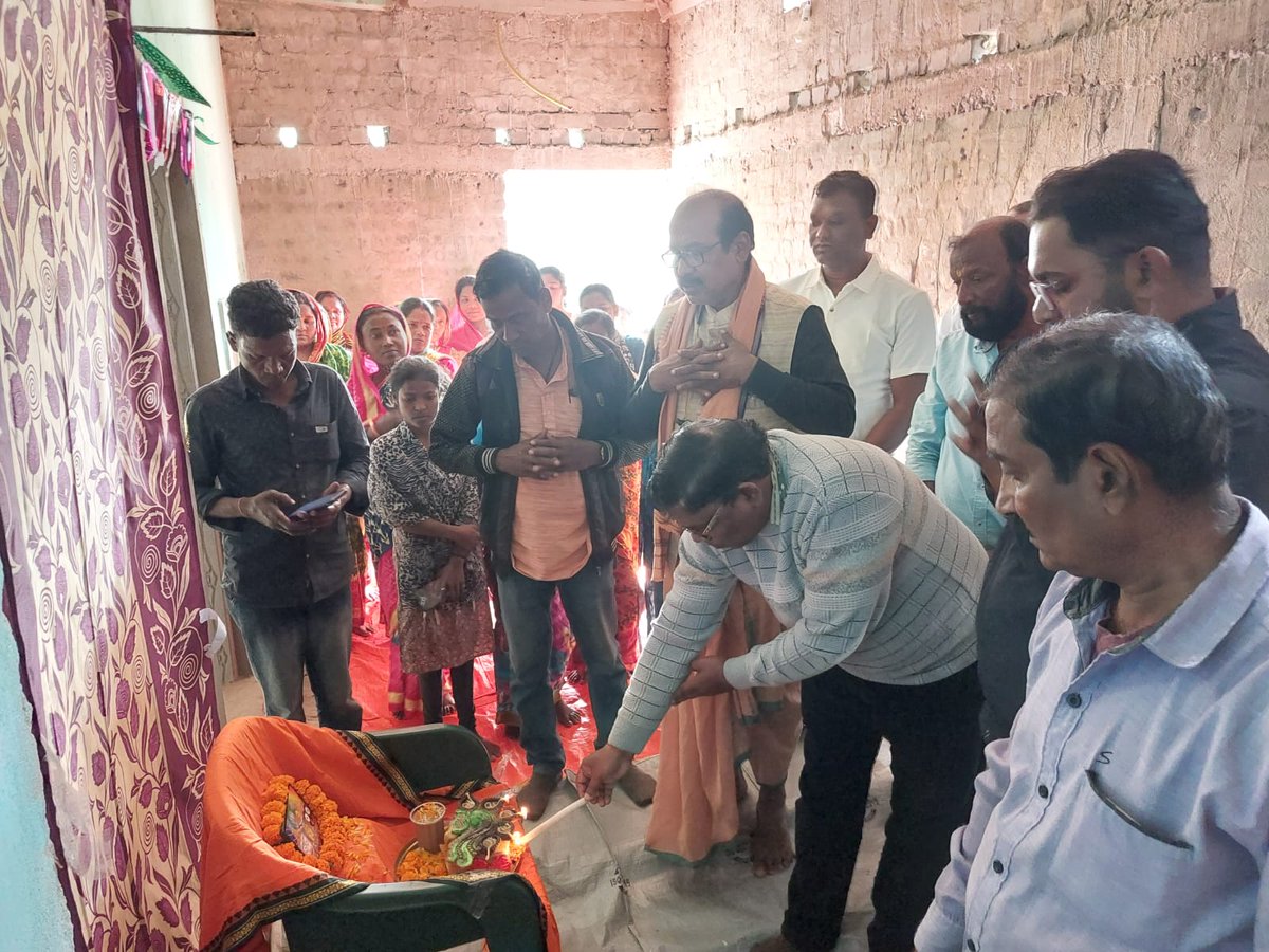 adhbhadrak's tweet photo. Inauguration of Master Crafts Person Training Center on Clay Toys Craft under 'CBP ' 2024-25' of H,T &amp; H Dept. at Bangarpadi, Bonth Block by Asst. Director (Handicrafts), Bhadrak in presence of Bank Mgr. ,HPOs &amp; other Guests today.
@DM_Bhadrak
@HTH_Odisha 
@DhciOdisha 
@minmsme https://t.co/GXJ1kggZXD