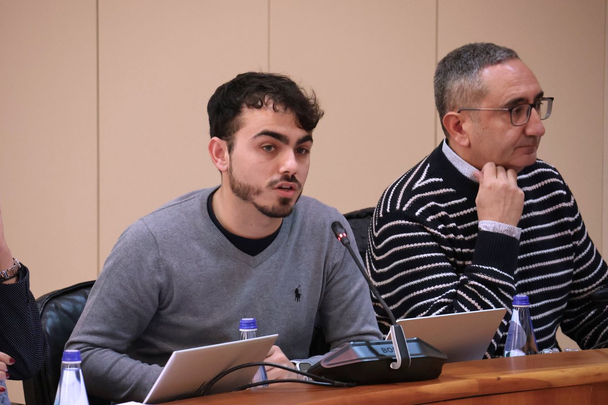 🚨 Demandamos ao Goberno central a construción dun novo cuartel da Garda Civil en Vilagarcía ou a rehabilitación do actual.

Nunha iniciativa defendida por <a href="/SantamariaGRaul/">Raúl Santamaría</a>  no <a href="/Par_Gal/">Parlamento Galicia</a>, á que se opuxeron os deputados do BNG e do PSdeG.

ppdegalicia.com/es/o-parlament…