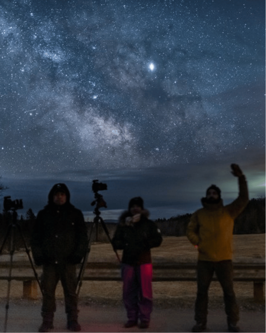 Zenderfull's tweet photo. Turn your gaze to the stars and feel infinite wonder ✨  
-  
Portez votre regard vers les étoiles et ressentez une merveille infinie ✨  
#stargazing #zenderfull #zenderfullexperience https://t.co/wYWm7uRQKj