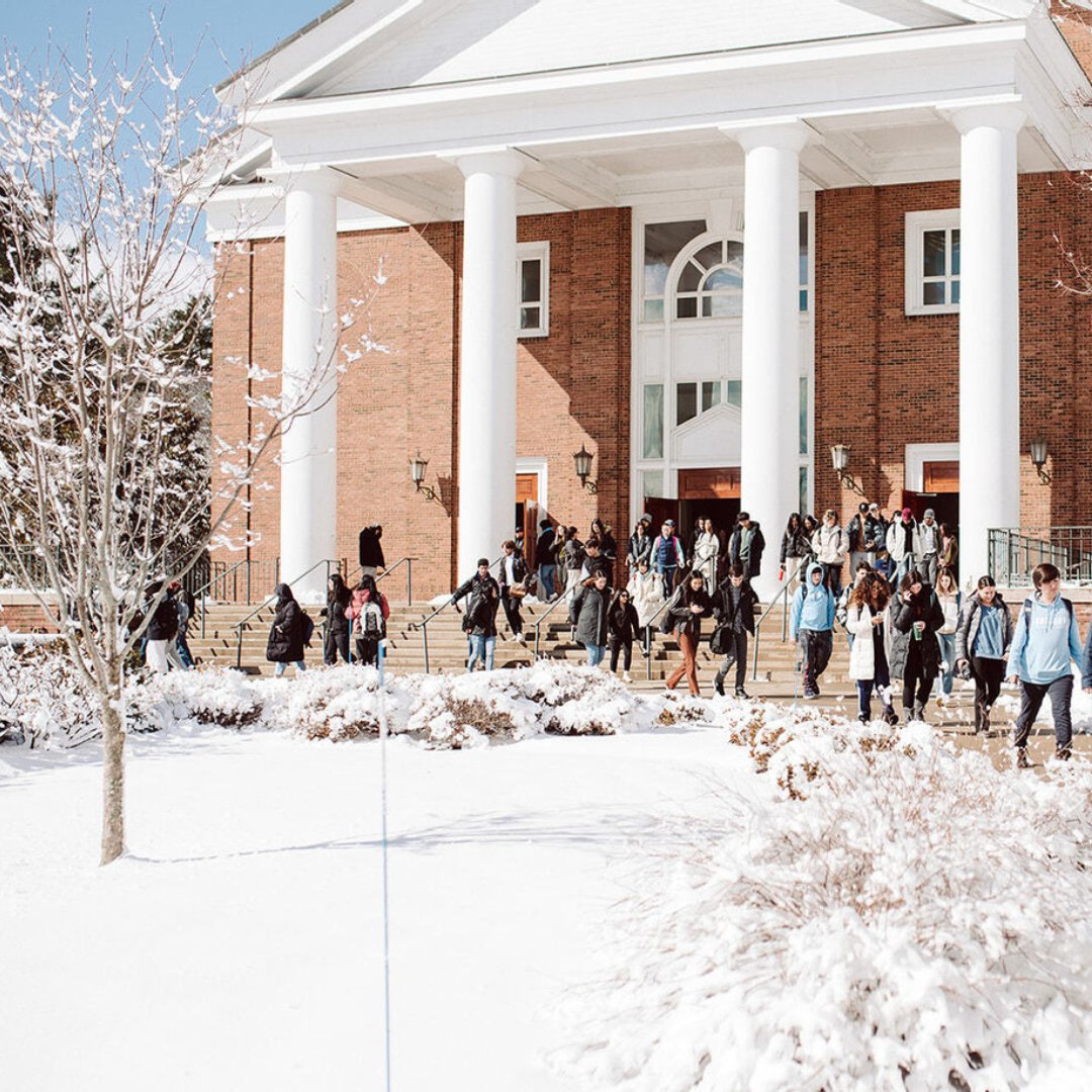 gordoncollege's tweet photo. Together again—learning, growing, thriving. Welcome back, Scots! #Thrivein25 https://t.co/l44d12YL4p
