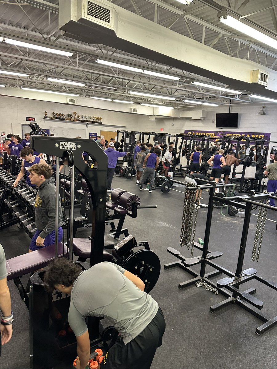 Weight room full this morning.  100% here.  Getting better.  #W.A.R.  #BeABlessing
