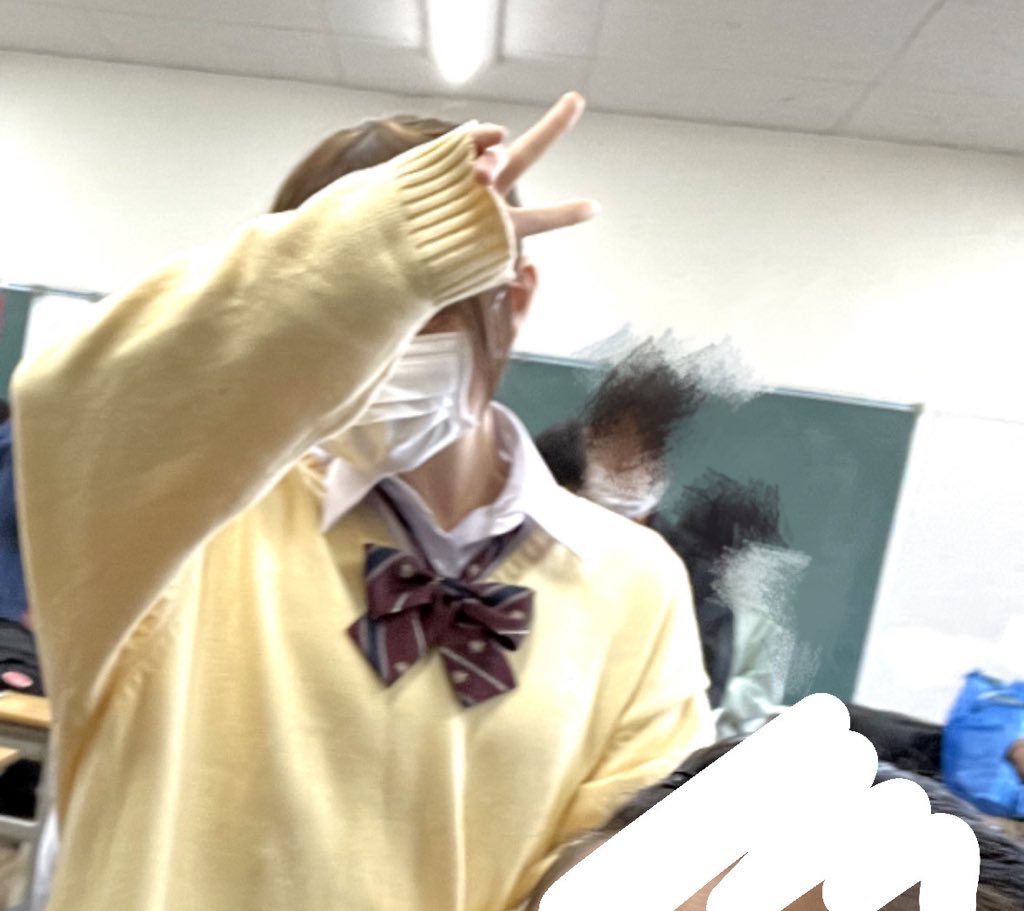 hono_uras2's tweet photo. 学校のときの私が脱ぐとこうなります...…🤔💭

#裏アカ女子 #裏アカ男子とつながりたい
#裏アカjk #裏あかjk #制服 #おな電 
#通話相手募集 #関東 #彼氏募集中 https://t.co/Rlcs0ZTQGP