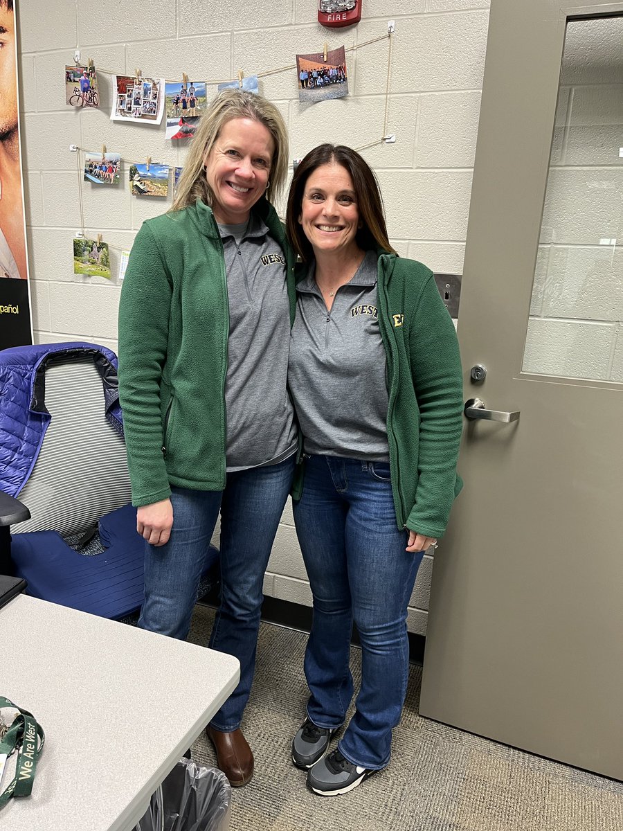 #twinning by accident with our amazing APUSH teacher. 💙🤣💛