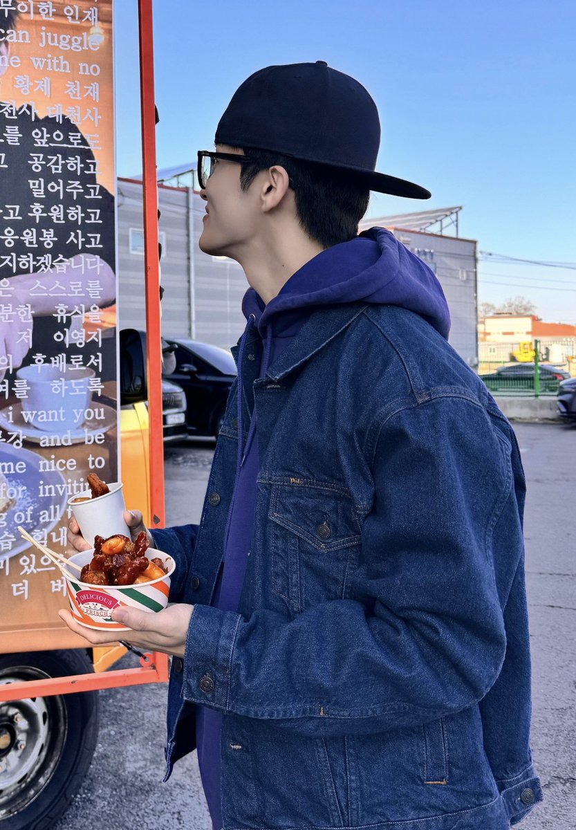 LOOKSMKL's tweet photo. 🩵 https://t.co/lxCJR6qG8r