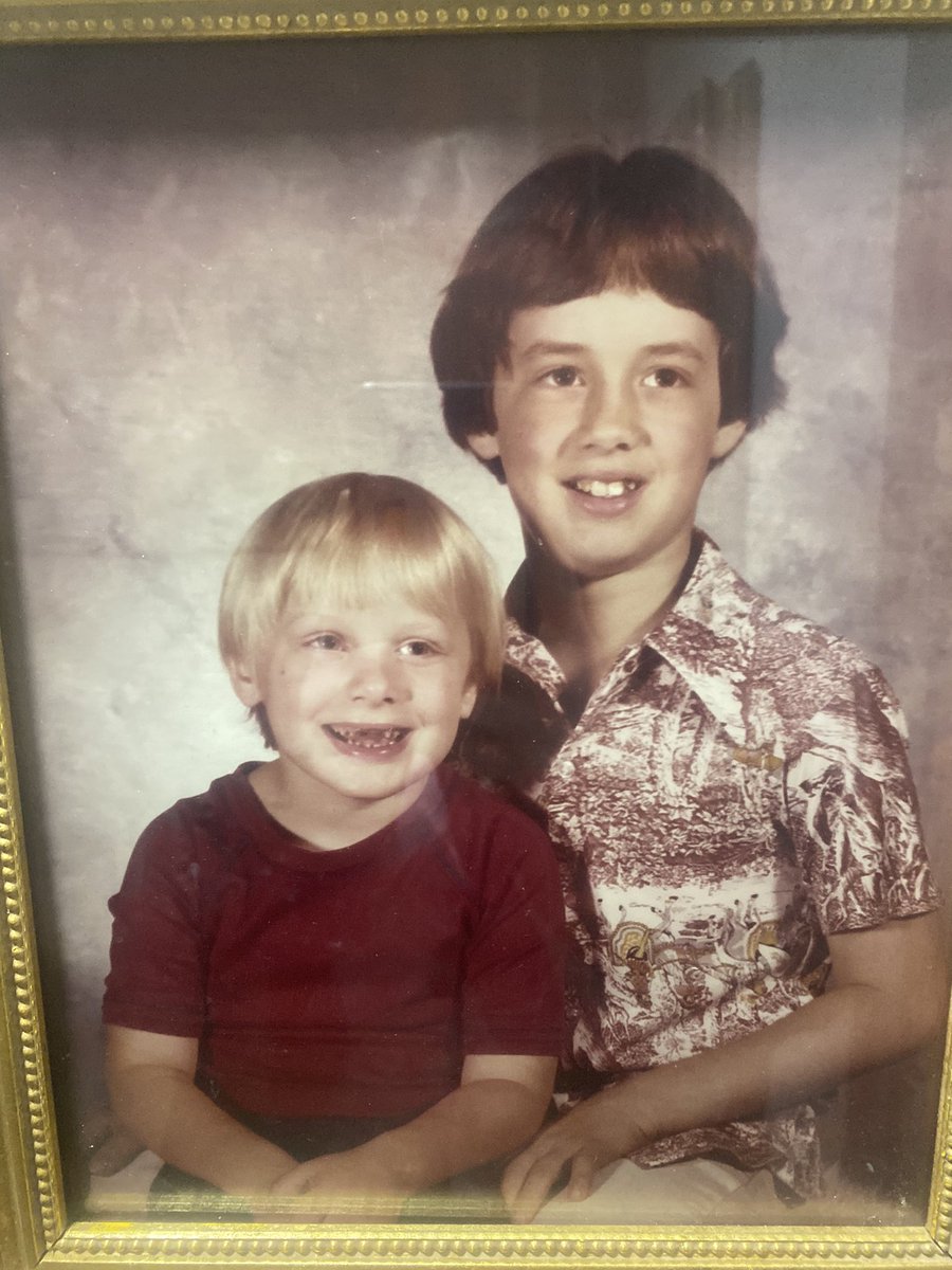 SuptScottHoward's tweet photo. Hard to believe my brother is 52 today!!!!
Happy Birthday Robert Heath Howard!  I love you!!! https://t.co/tkkTKlpQ5W
