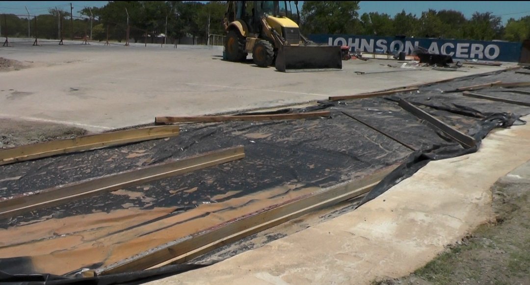 2025 de renovación para el <a href="/CVEoficial/">Club de Volantes Entrerrianos Autodromo de paraná</a> Tal cual anunciaron las obras el año pasado,  hoy es una realidad el nuevo Túnel de ingreso a la zona de Boxes, pensar el tiempo que muchos perdíamos en ingresar por la actividad en pista, brillante obra. y van por más 👏