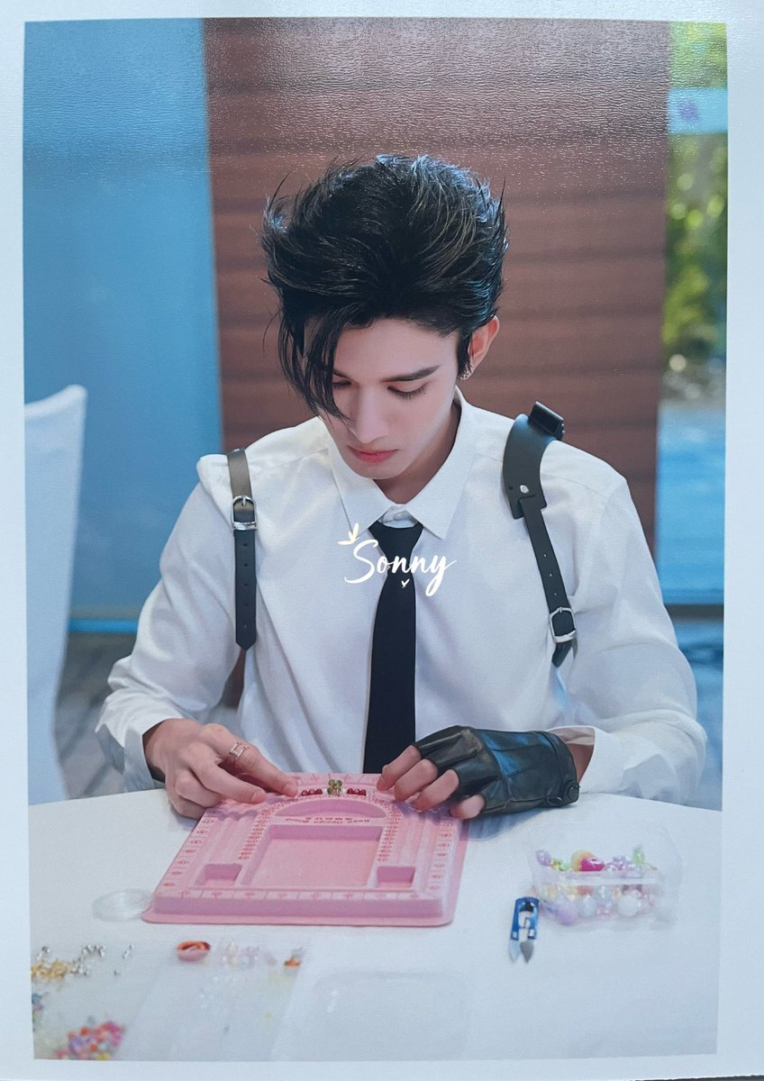 Sonny__Sonny_'s tweet photo. After 3 months, finally get the photobook.Some happy records.🖤
Photobook 1 of Beijing 2☀️1🌙
@netsiraphop 
#netsiraphop
#WHOUARExNetDay2
#WHOUARExNetDay1 https://t.co/i85VkBwjQp