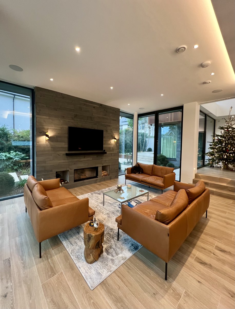 DavidJamesArc's tweet photo. Back in December we visited on of our finished projects - this stunning residence located on a corner plot in the sought after Canford Cliffs area of Poole. We undertook the design &amp; planning, building regulations, interior detailing and project management for this site 😊 https://t.co/c8qW5OlXSm