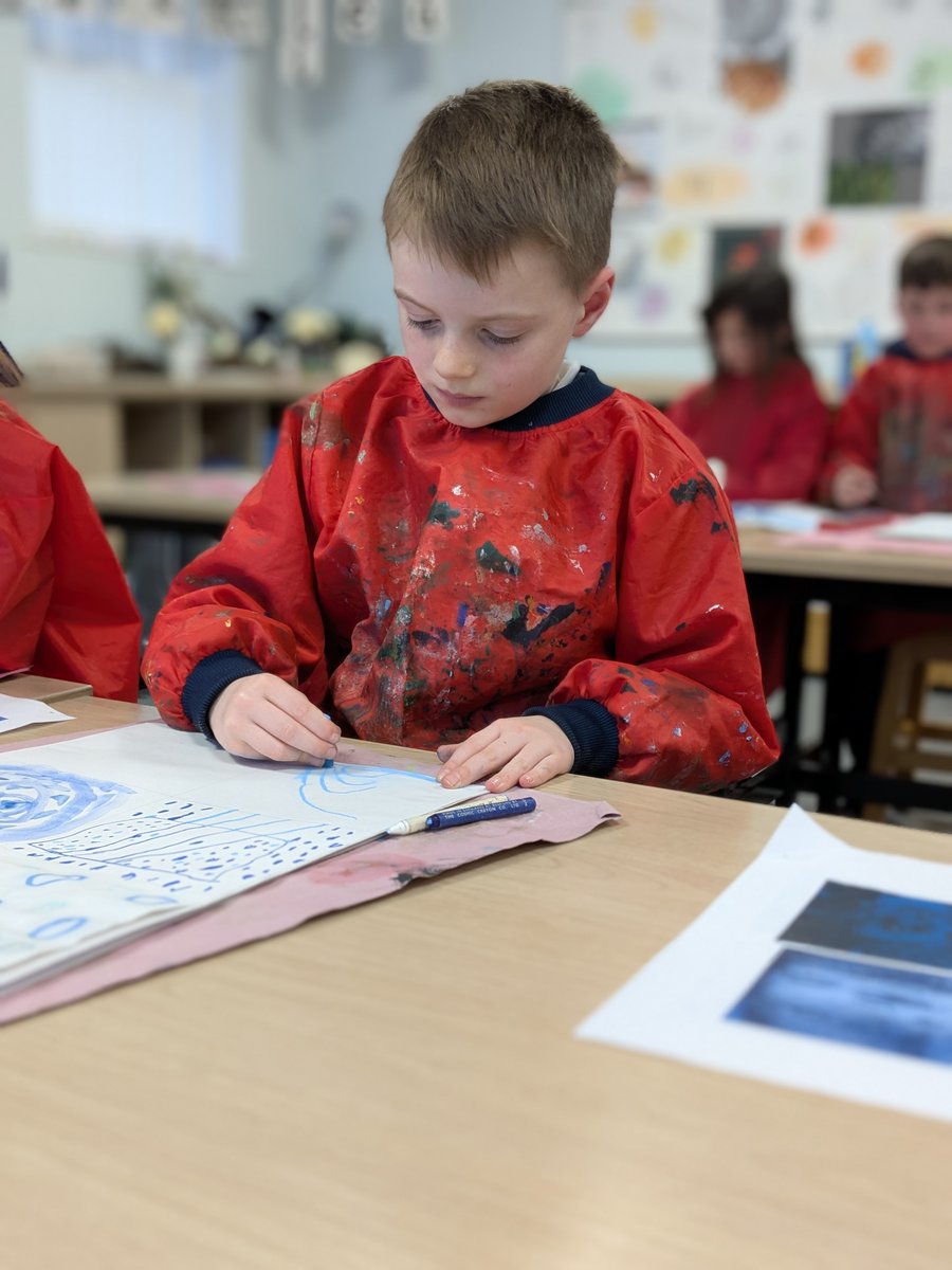 Some outstanding focus from our year 2 pupils today, working very hard on their observational skills in art this morning 💛💙