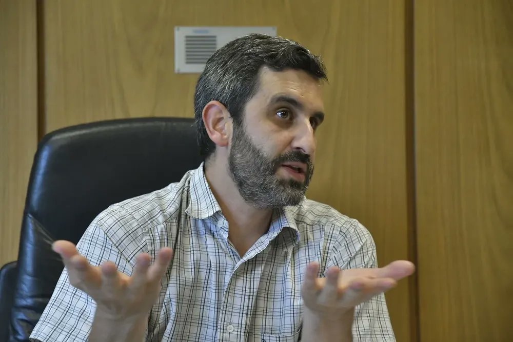urraburu's tweet photo. Daniel Caggiani dijo que Uruguay no puede decir quién ganó las elecciones en Venezuela: "No está claro lo que pasó".
En 2019, Daniel #Caggiani firmó junto a decenas de dirigentes del FA y del PITCNT la infame carta apoyando al dictador #Maduro. https://t.co/O4Gj5H29zL https://t.co/QmjDSwWSH2