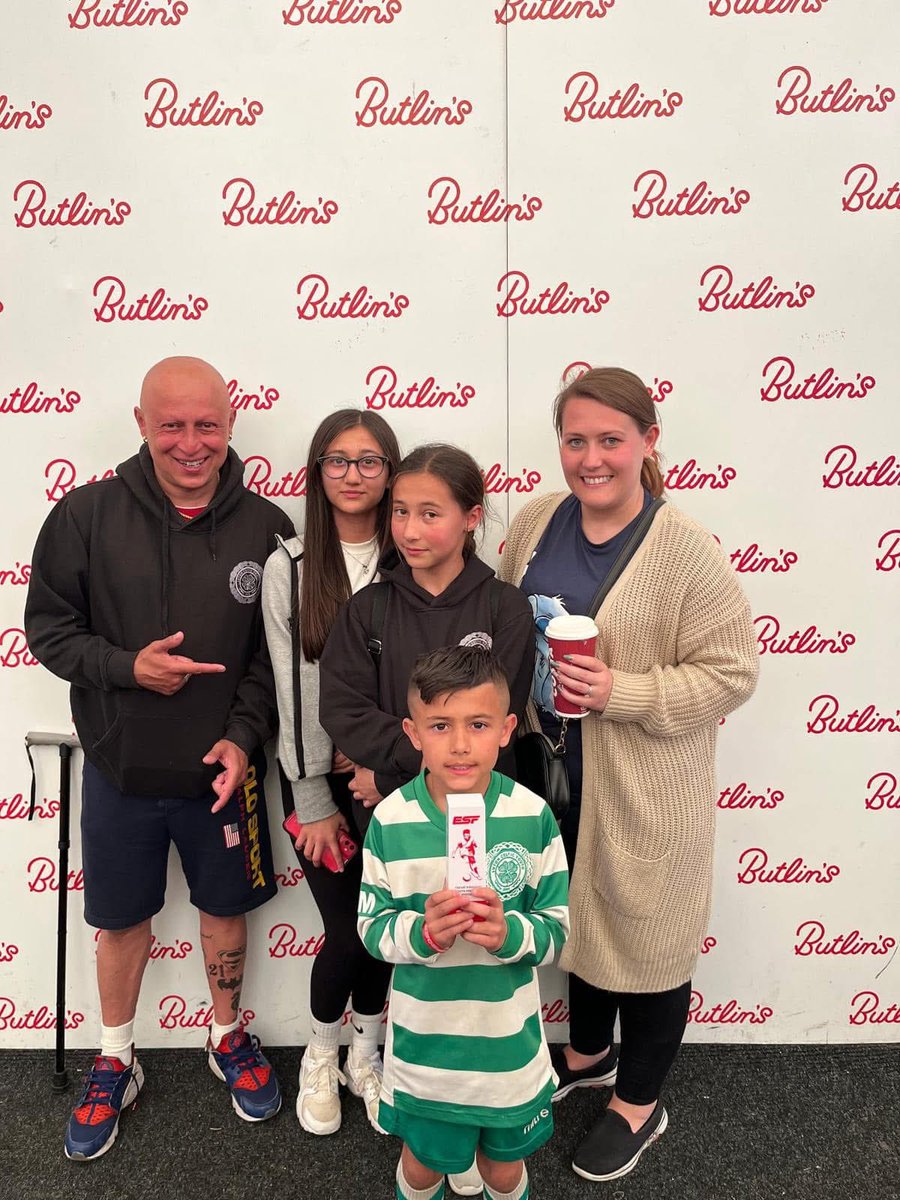 Sad news of the passing of Gilly, parent of Oakley in the Youth side.

Gilly was well know in local football, winning the North Home Counties Premier with Broadwalk Utd in 2017/18.

Below is the go fund me link in his memory.

RIP 💚 

justgiving.com/crowdfunding/j…