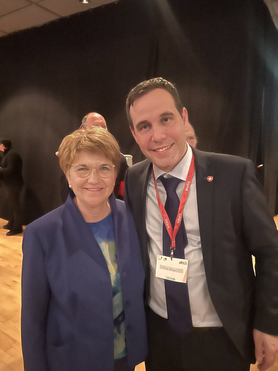 Grazie <a href="/Violapamherd/">Viola Amherd</a> per il tuo grande impegno a favore della nostra amata Svizzera 🇨🇭

È stato un onore poterti conoscere e apprezzare 🤗

*******************************

Vielen Dank, Viola, für Dein großartiges Engagement für unsere geliebte Schweiz 🇨🇭

Es war eine Ehre, Dich