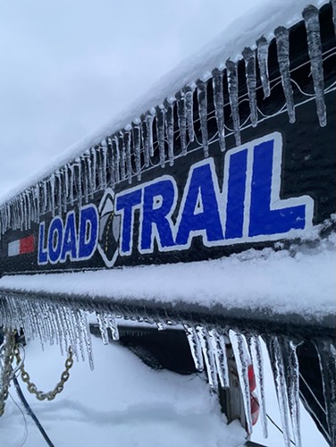 LoadTrail's tweet image. It may be chilly outside, but it’s nothing a Load Trail trailer can’t handle. ❄️🙌🏼
Built tough to take on the harshest conditions, our trailers don’t back down when the weather gets rough.
📷 - Adam W.
#LoadTrail #CustomerPhoto #ForYou #BlueCollar #Icy #PremiumBuiltTrailers