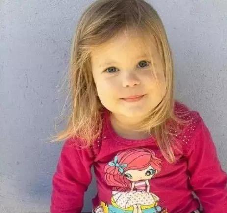 CrimesReais's tweet photo. 🚨 Menina de 4 anos é morta a facadas pela irmã de 22 anos, enquanto dormia: https://t.co/UZn8Zw6OZW