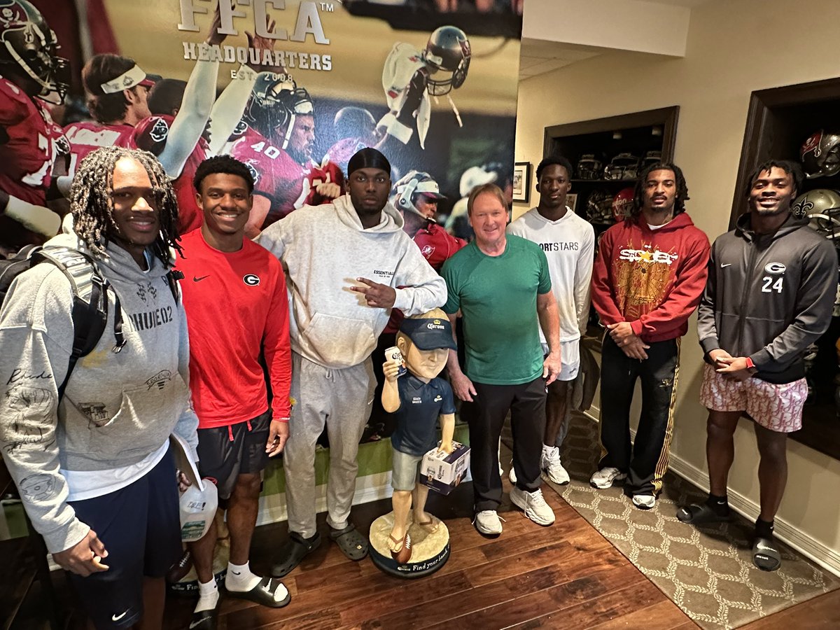BarstoolGruden's tweet image. What a morning at the FFCA!
KeAndre Lambert-Smith, Arian Smith, Da’Quan Felton, Bilhal Kone, Juice Wells, and Malaki Starks all here bright and early to grind tape and get better.