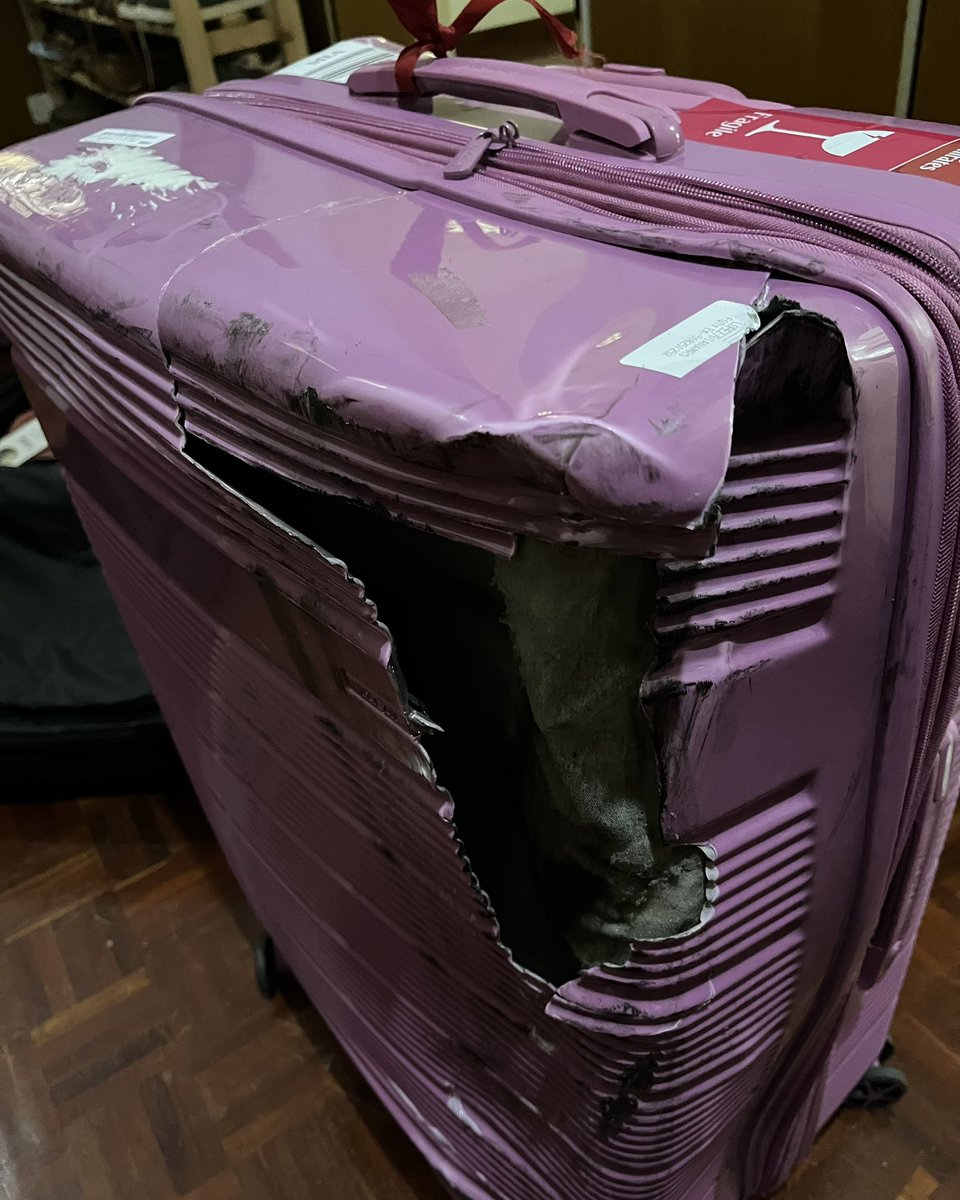 dmlopeza09's tweet photo. @EmiratesSupport @emirates And the language of their email sounds as if they were doing me a favor my partially reimburse me the cost of my bags after how much they destroyed them https://t.co/rFBVTuCiMr