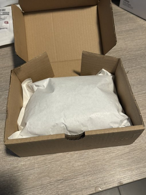 Watch sniffme_sk8boy's leaked NSFW photo on TwXstars